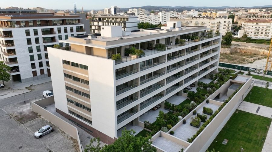 Simulação: logradouro com jardins privativos