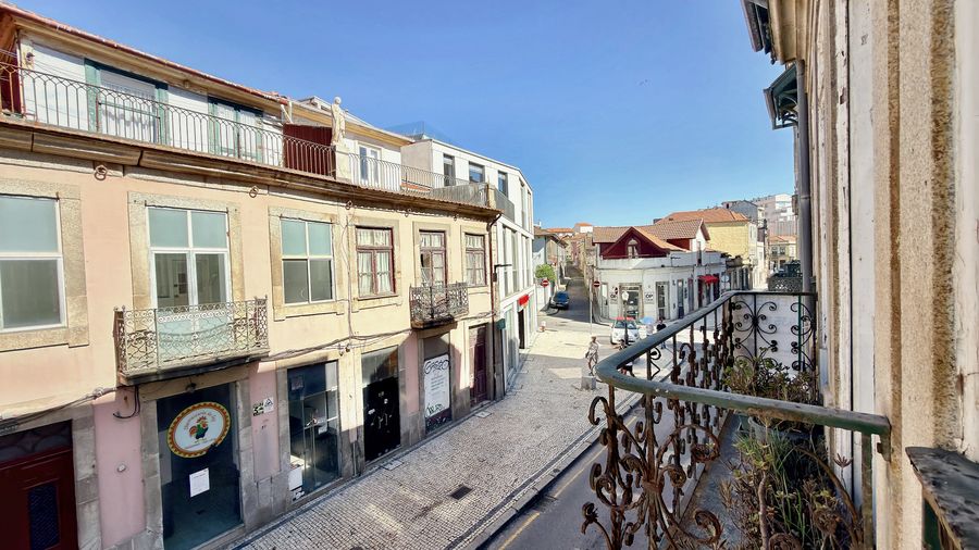 A rua vista da varanda