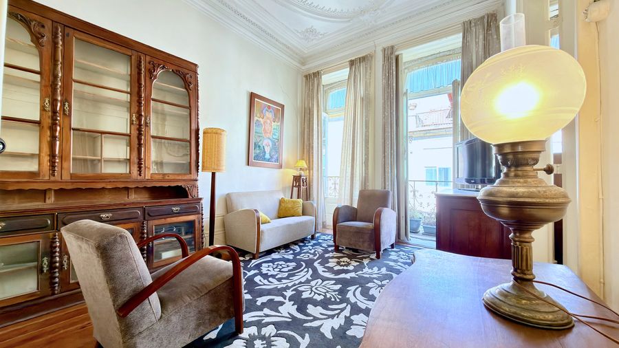 Sala com móveis de época