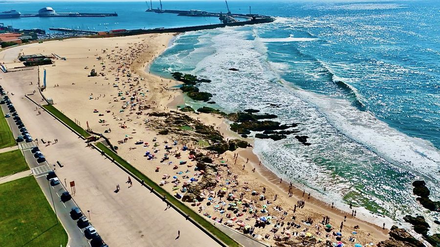 O edifício e o mar de Leça, vistos de drone