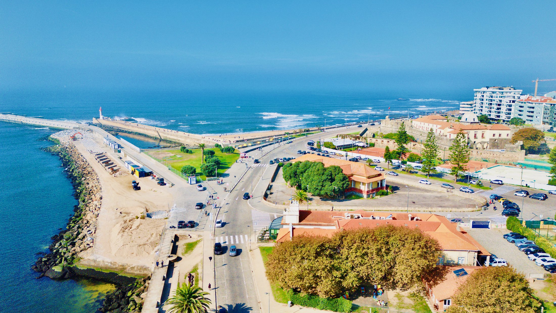 A foz do Douro, com o farol e o mar