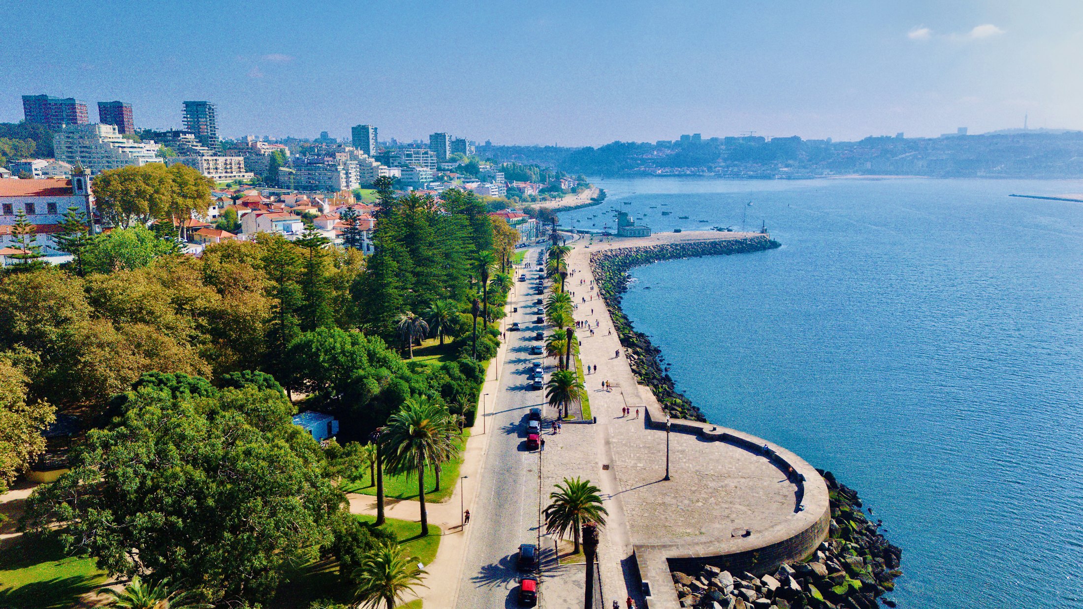 Jardim e marginal do Passeio Alegre, junto ao rio